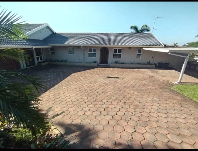 5 BEDROOM HOUSE FOR SALE IN UMHLANGA CENTRAL